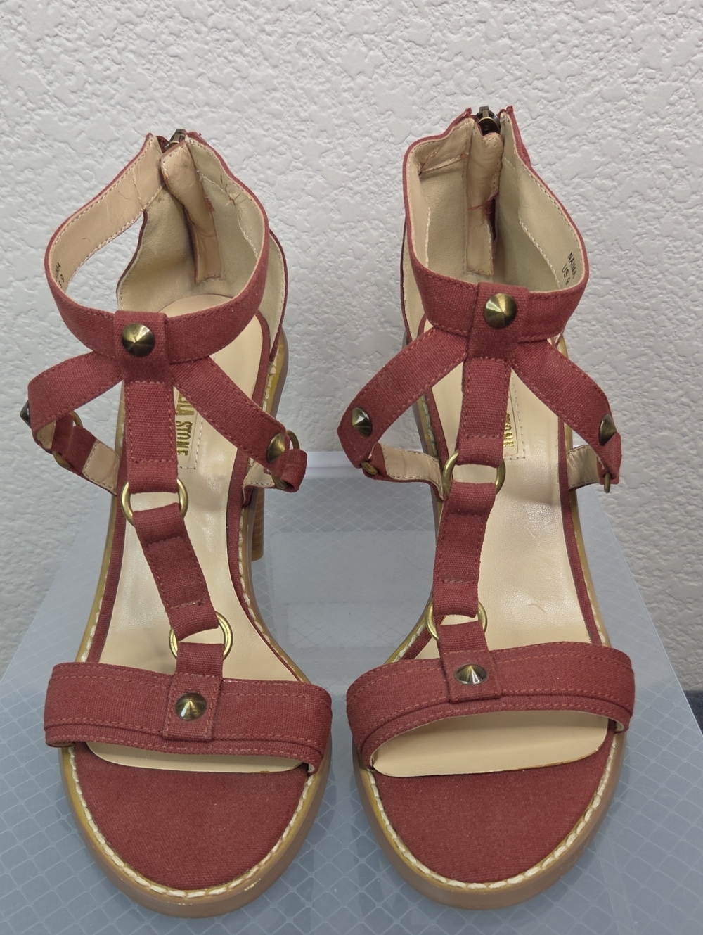 Women's Strappy T-Style Sandals in Brick Red - Size 9